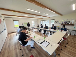 楢林代表から農場概要について説明していただきました。