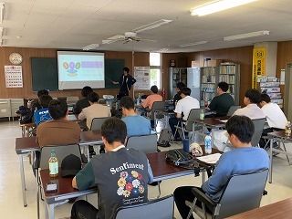 真剣に話を聞くプライズクラブ会員たち