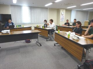 座学で酪農の基礎を習得