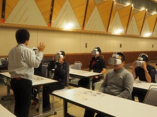 VRゴーグルで巻き込まれと刈払機の事故を体験