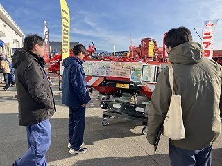 作業機械を見比べました