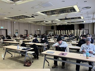 多くの農業者が出席し、熱心に聞いていました