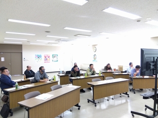 農業者から、報告を聞きながら質問や意見が出されました