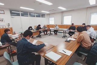 肥料について意見交換中