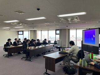 普及センターの活動を説明