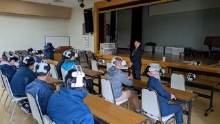 VRゴーグルで「農作業ヒヤリハット」を体験