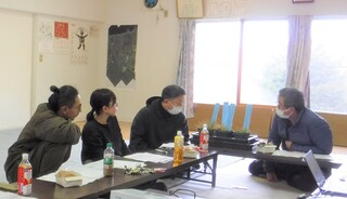 ポット栽培した牧草を確認