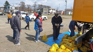 頒布会当日は次々と市民が訪れ大盛況でした。