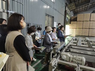 ビホロ農工連の施設を見学し、でん粉の製造工程について学びました