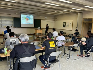田村専門普及指導員から、病害虫防除のポイントを説明しました。