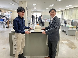 城会長より、鏡餅を贈呈して頂きました